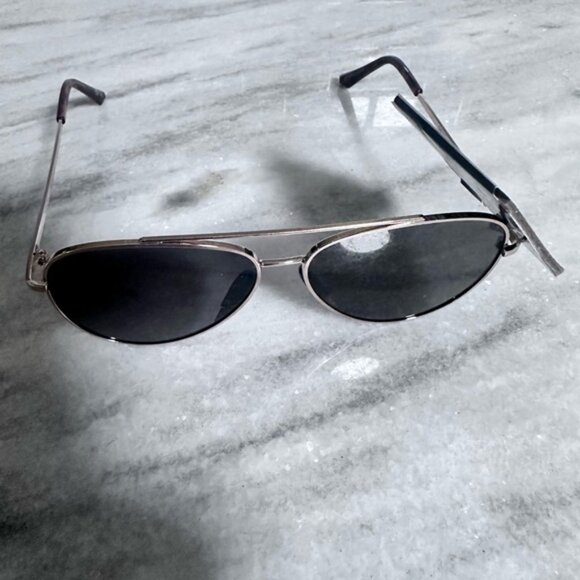 Foster Grant Silver Aviator Sunglasses - Picture 5 of 5